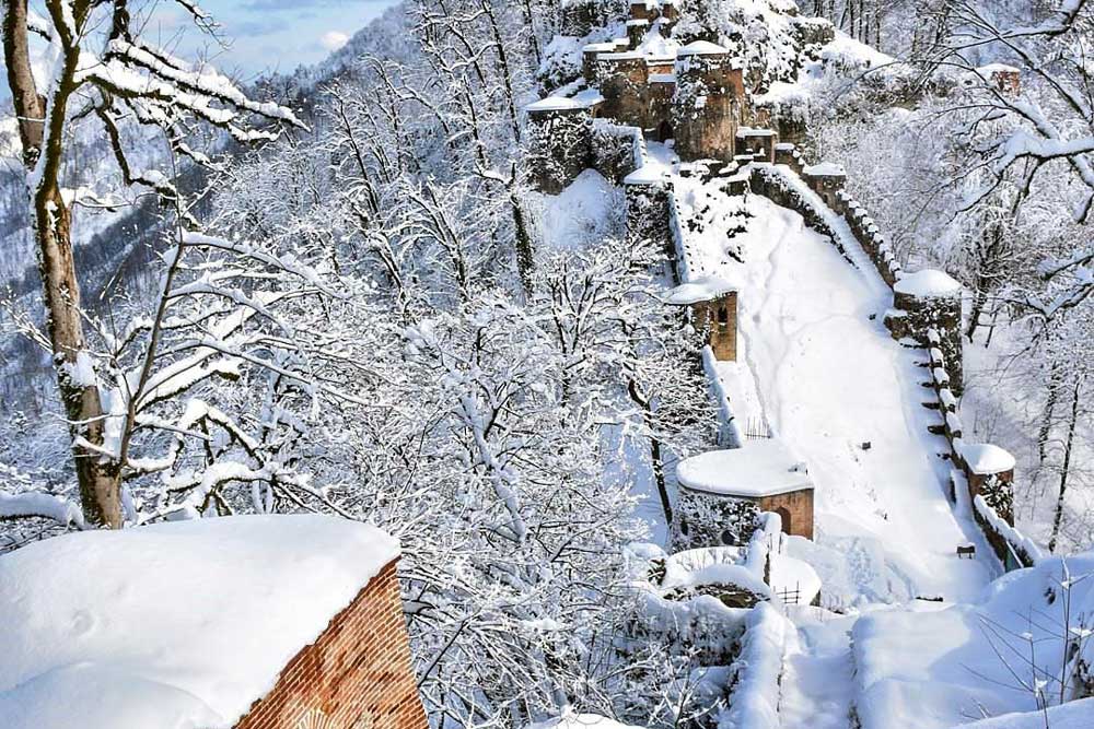 قلعه رودخان در زمستان